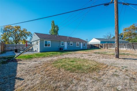 1127 Arlington Drive NE Moses Lake WA 98837