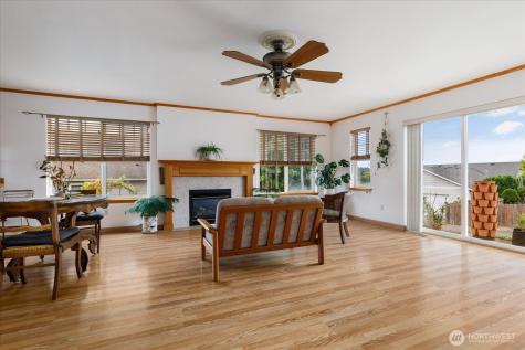 1875 SW Sunnyside Avenue Oak Harbor WA 98277