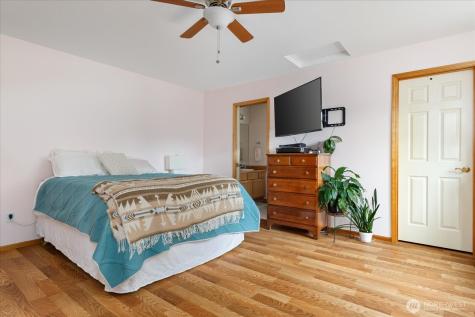 1875 SW Sunnyside Avenue Oak Harbor WA 98277