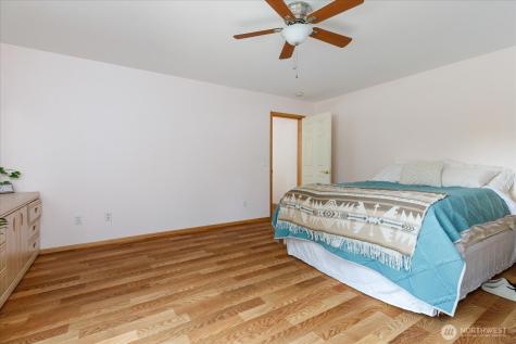 1875 SW Sunnyside Avenue Oak Harbor WA 98277