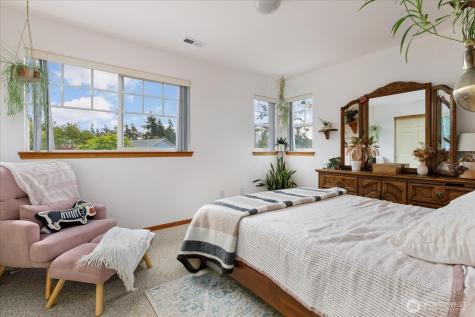 1875 SW Sunnyside Avenue Oak Harbor WA 98277