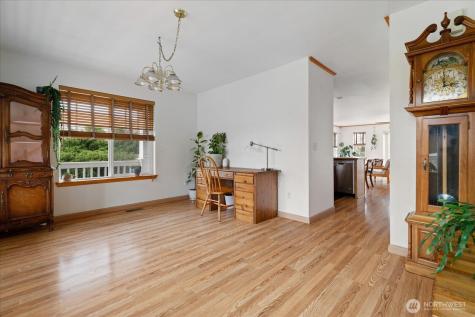 1875 SW Sunnyside Avenue Oak Harbor WA 98277