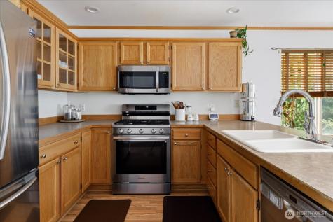 1875 SW Sunnyside Avenue Oak Harbor WA 98277