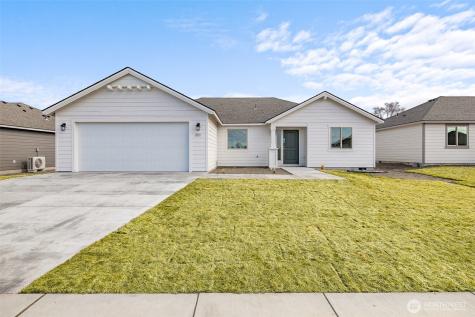 221 Lessor Loop Moses Lake WA 98837