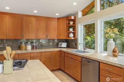 25137 SE Mirrormont Place Issaquah WA 98027