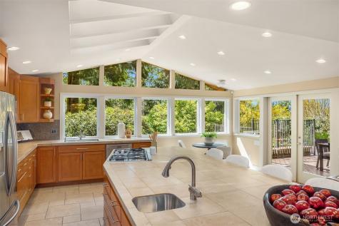 25137 SE Mirrormont Place Issaquah WA 98027