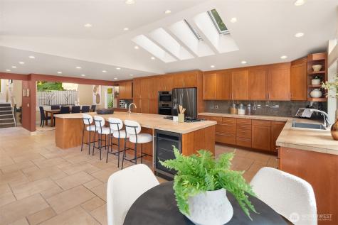 25137 SE Mirrormont Place Issaquah WA 98027