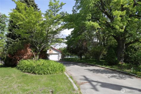 33364 97 Highway Oroville WA 98844