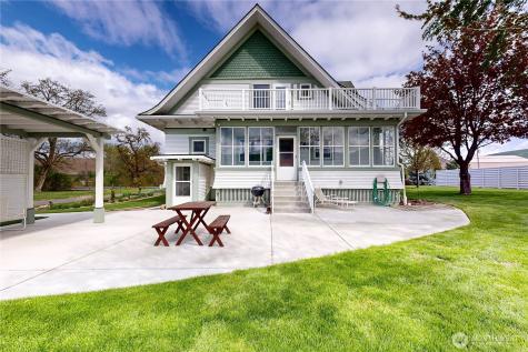 633 Lower Hogeye Road Waitsburg WA 99361