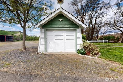 633 Lower Hogeye Road Waitsburg WA 99361