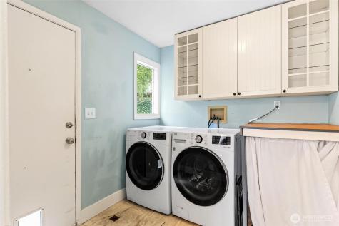 9911 31st Avenue SW Seattle WA 98126