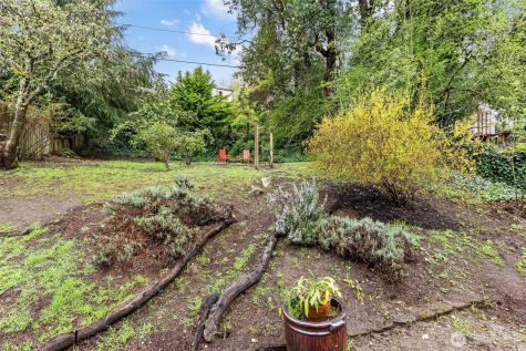 9911 31st Avenue SW Seattle WA 98126