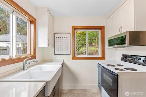 9911 31st Avenue SW Seattle WA 98126