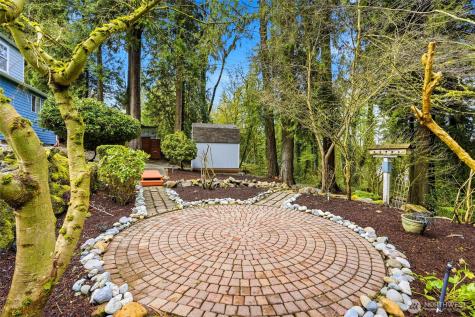 16714 SE Newport Way Bellevue WA 98006