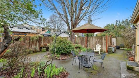 421 Wells Avenue S Renton WA 98057