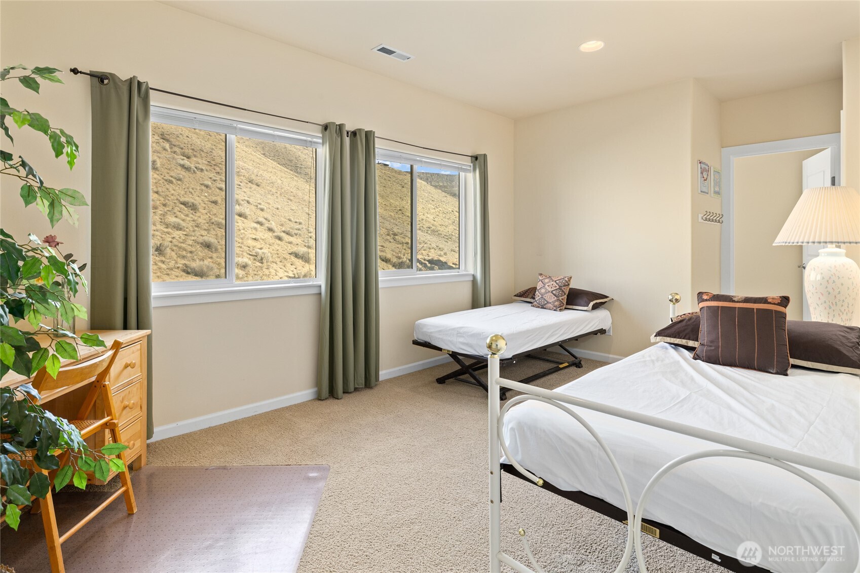 9205 Red Cliff Drive NW Quincy WA 98828
