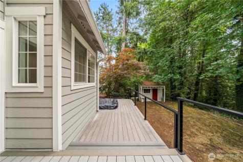 25401 Kanasket Drive Black Diamond WA 98010