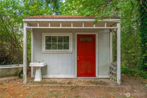 25401 Kanasket Drive Black Diamond WA 98010