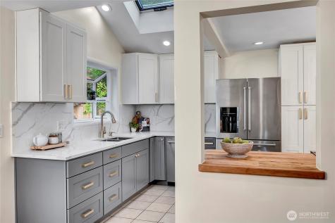 8232 39th Avenue NE Seattle WA 98115