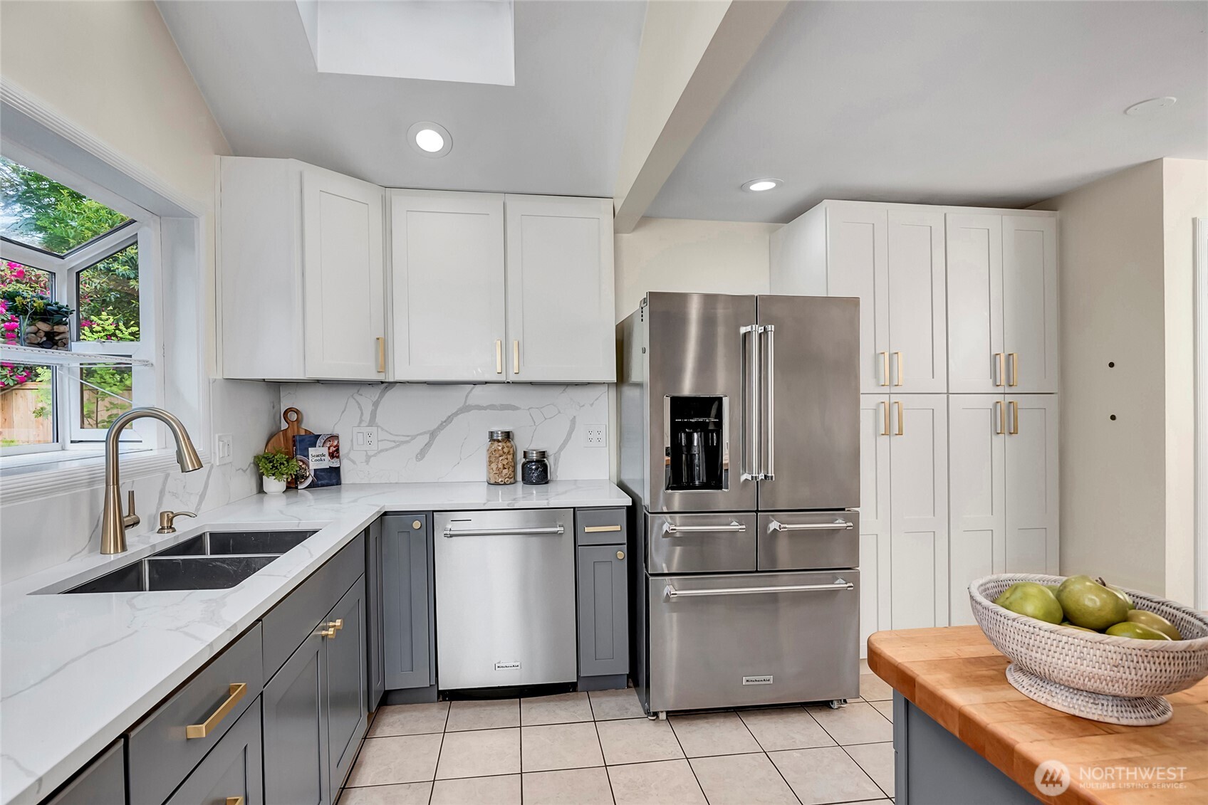 8232 39th Avenue NE Seattle WA 98115