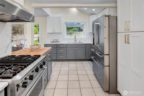 8232 39th Avenue NE Seattle WA 98115