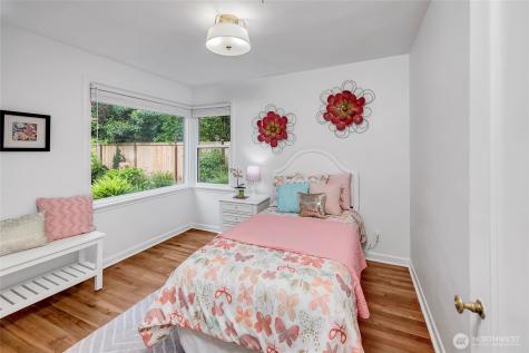 8232 39th Avenue NE Seattle WA 98115