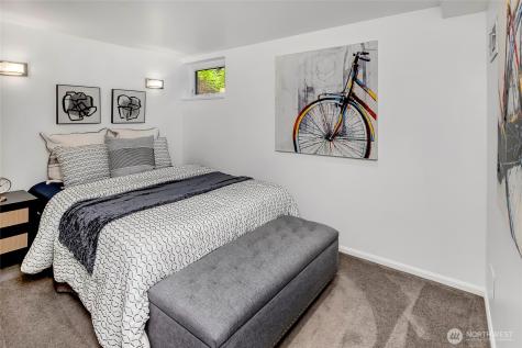 8232 39th Avenue NE Seattle WA 98115