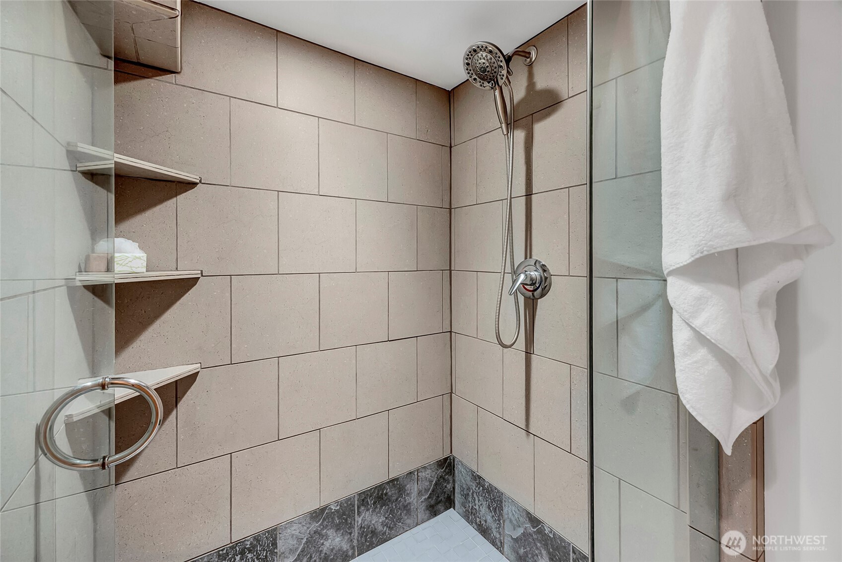 8232 39th Avenue NE Seattle WA 98115