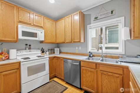 934 N 100th Street Seattle WA 98133