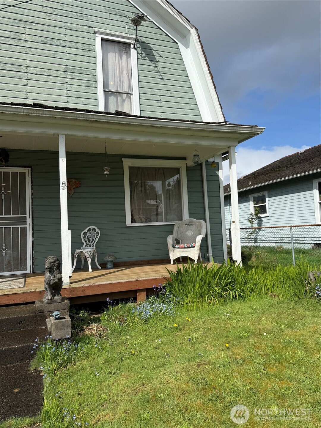 1102 Water Street Raymond WA 98577