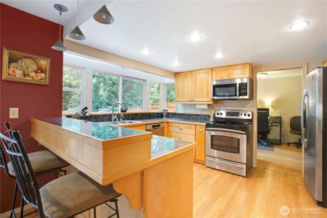 4320 Palomino Drive NE Bainbridge Island WA 98110
