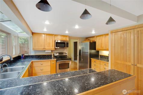4320 Palomino Drive NE Bainbridge Island WA 98110