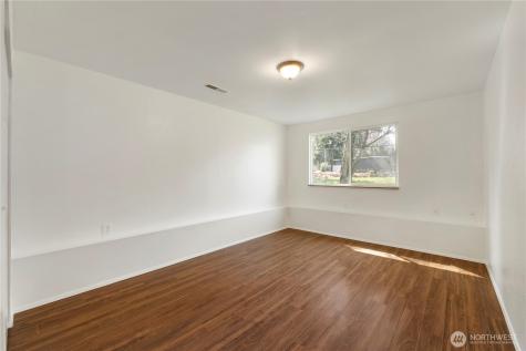 2210 27th Avenue SE Puyallup WA 98374