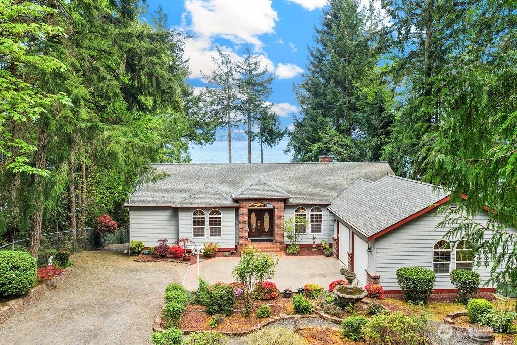 141 E Winterwood Drive Grapeview WA 98546