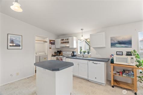 1614 W Martin Street Elma WA 98541