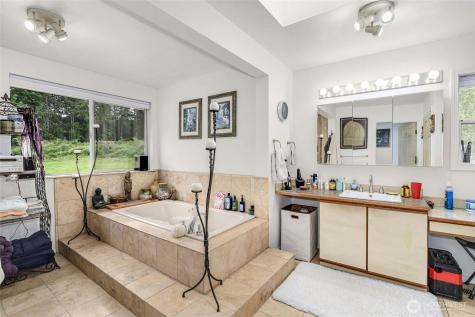 3188 Hinkley Road SE Port Orchard WA 98366