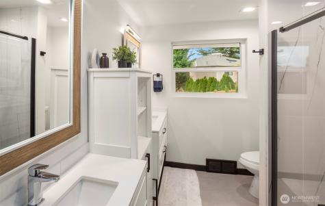 10045 NE 15th Street Bellevue WA 98004