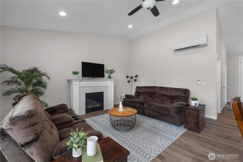 903 Cody Street SE Rainier WA 98576