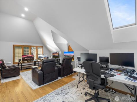 20421 NE 66th Court Redmond WA 98053
