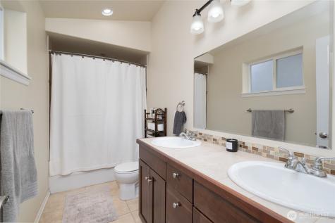 1907 Tundra Loop Mount Vernon WA 98273