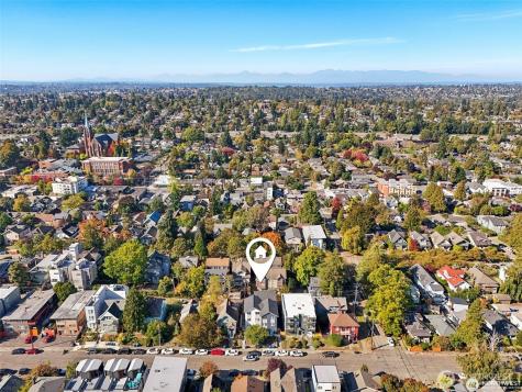5257 Brooklyn Avenue NE Seattle WA 98105