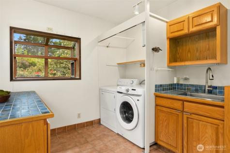 14517 Henderson Road NE Bainbridge Island WA 98110