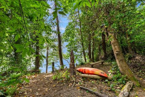 14517 Henderson Road NE Bainbridge Island WA 98110