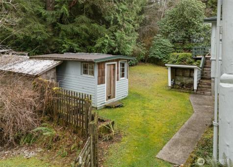 3649 Long Lake Road SE Port Orchard WA 98366