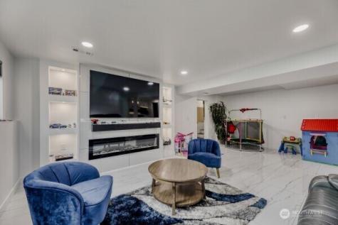 17606 Larch Way Lynnwood WA 98037