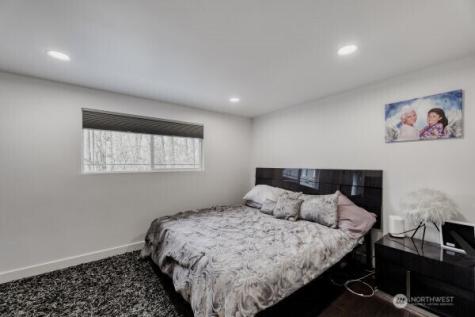 17606 Larch Way Lynnwood WA 98037