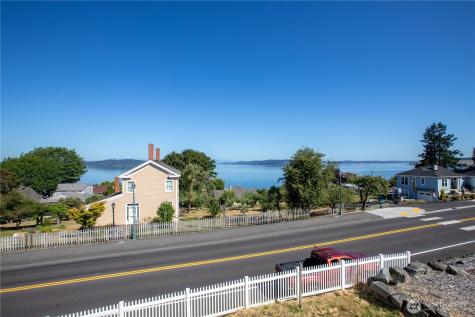 1810 Rainier Street Steilacoom WA 98388