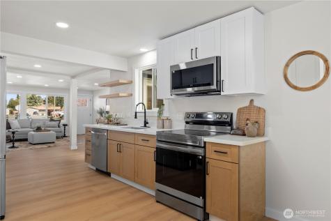 1308 18th Street NW Puyallup WA 98371