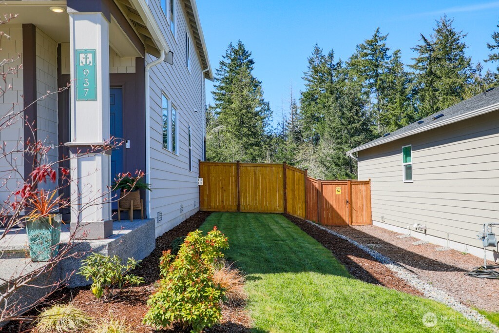 937 Panoramic Loop Bremerton WA 98312