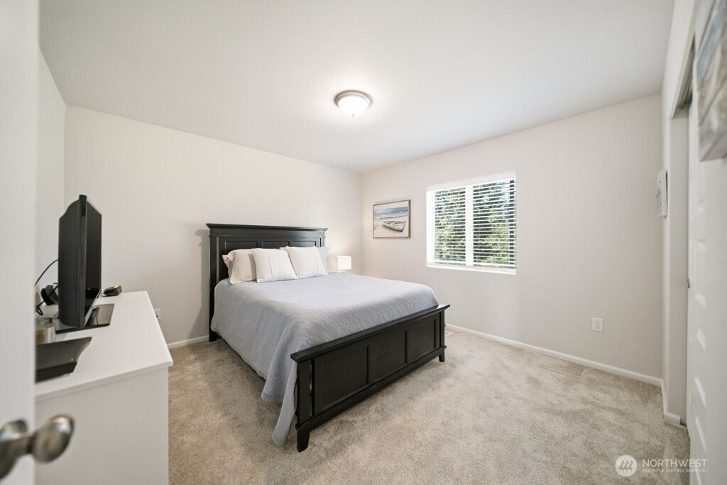 937 Panoramic Loop Bremerton WA 98312
